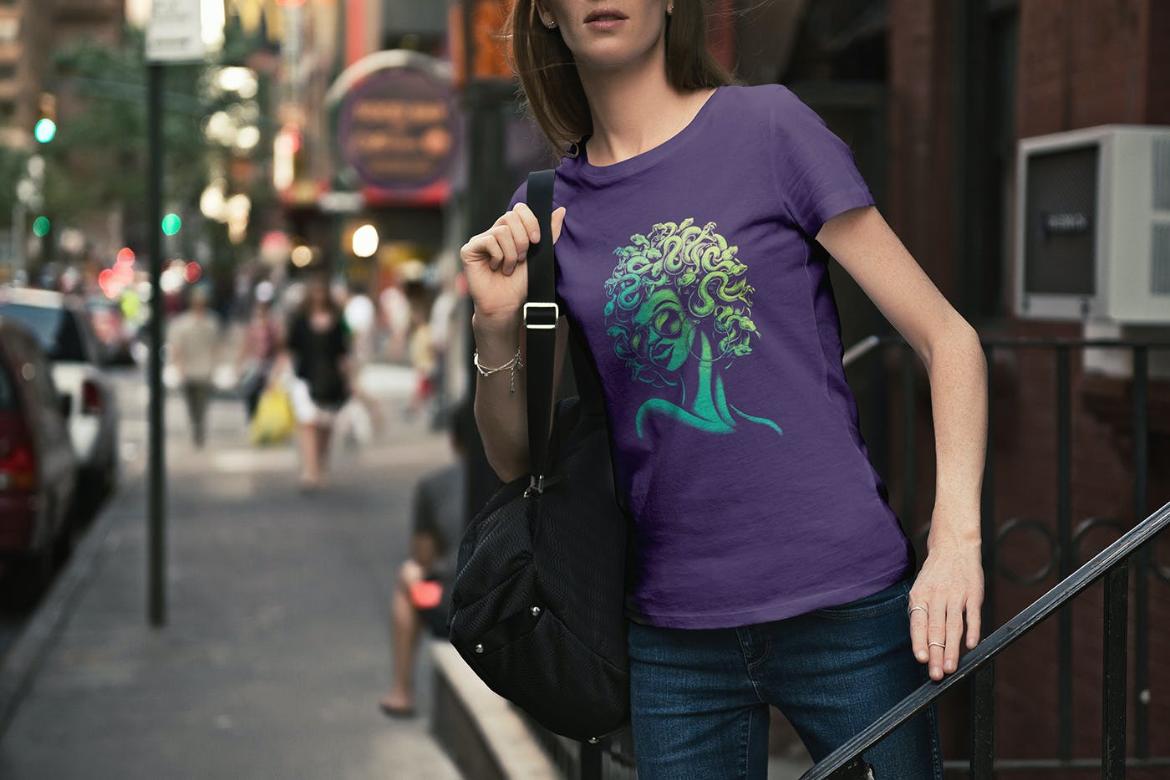 T-Shirt Mockup Female Model New York Scene 04