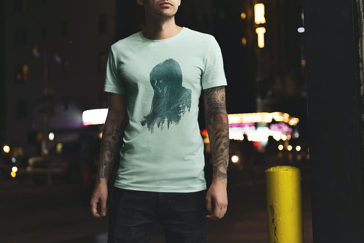 T-Shirt Mockup Male Model New York Scene 08