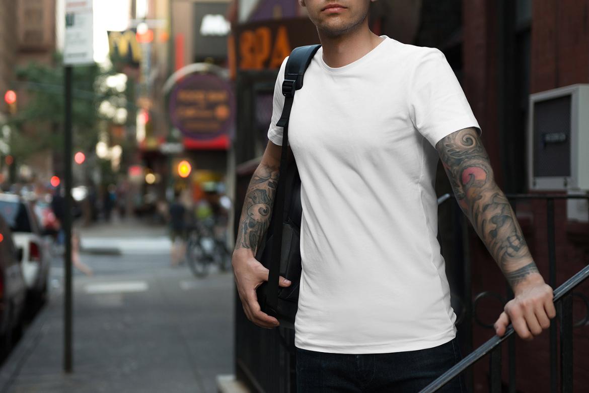 T-Shirt Mockup Male Model New York Scene 03