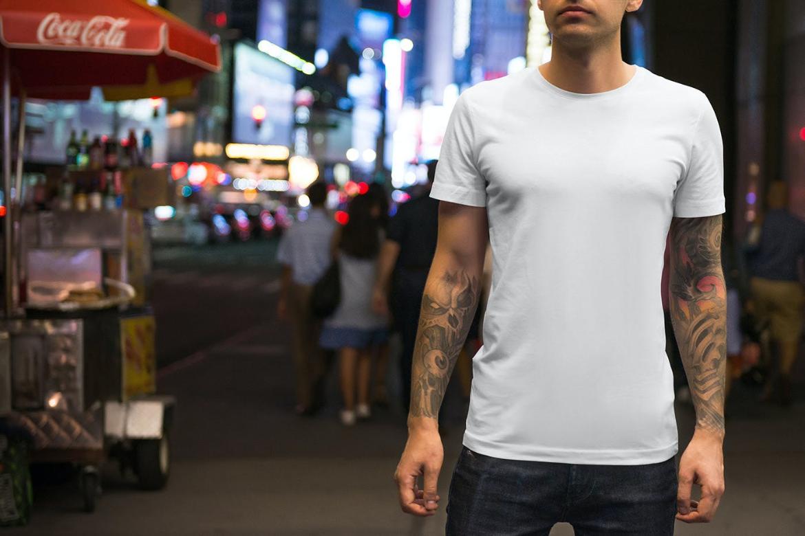T-Shirt Mockup Male Model New York Scene 07