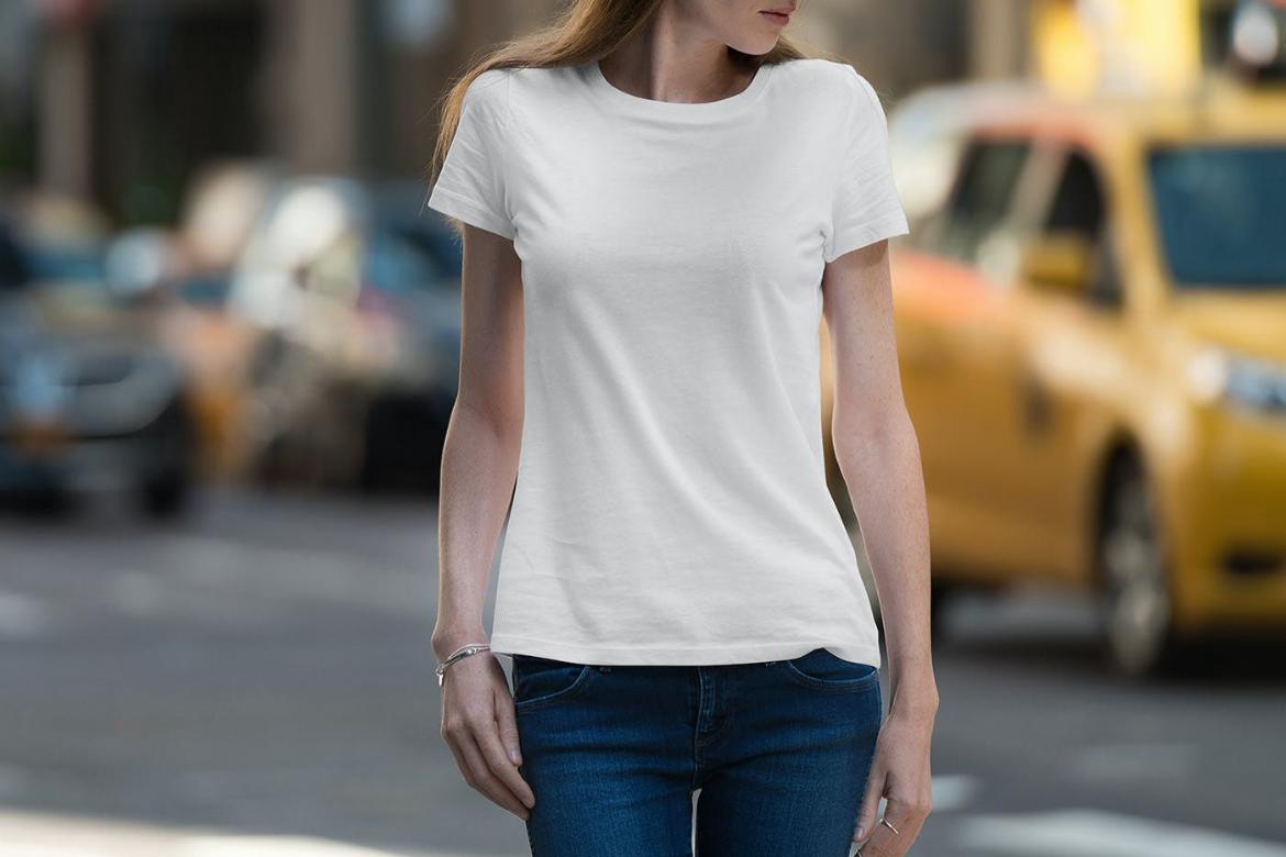 T-Shirt Mockup Female Model New York Scene 11