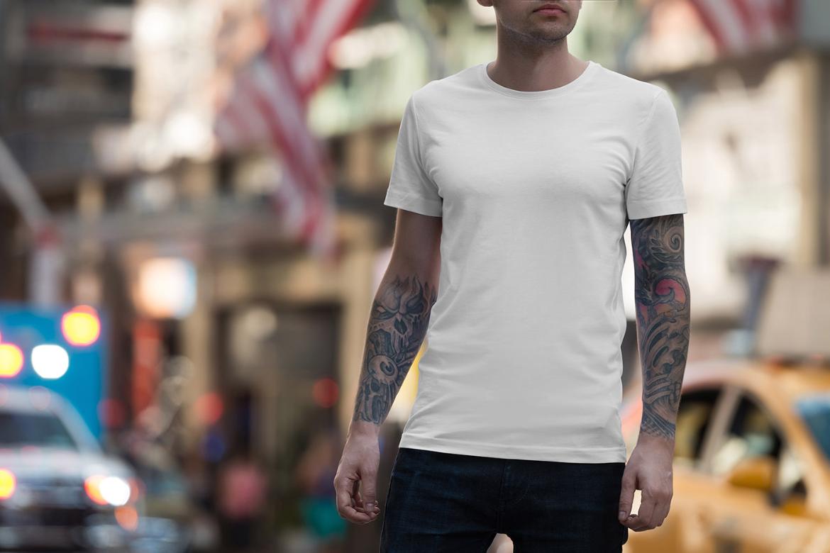 T-Shirt Mockup Male Model New York Scene 09