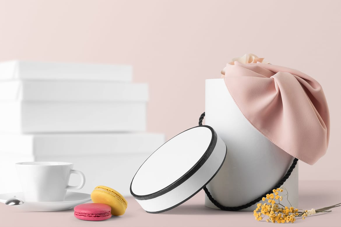 Apparel Packaging Fashion Mockup Scene 03