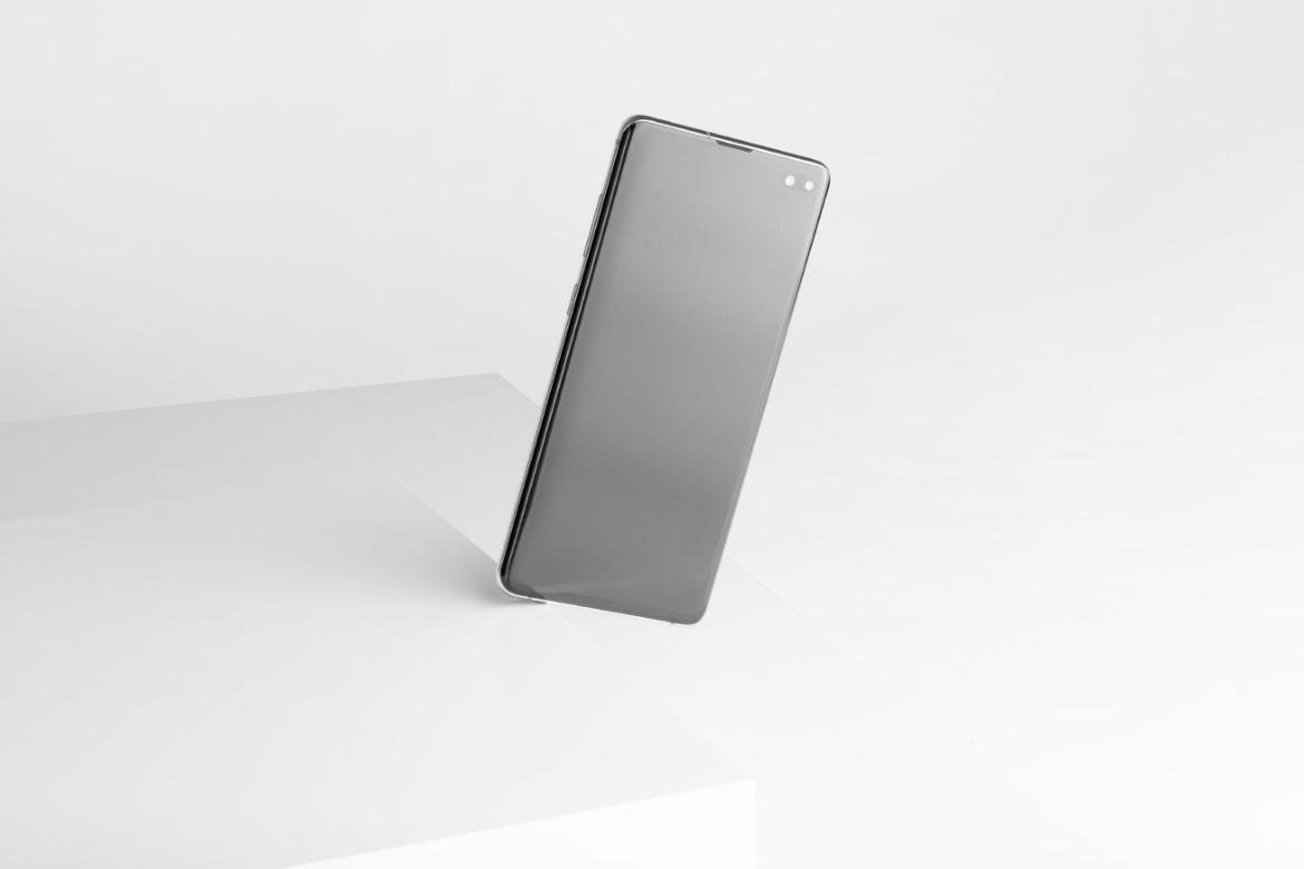 Android Smartphone Mockup Scene 08