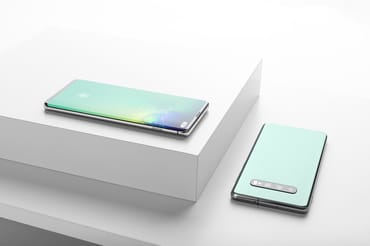 Android Smartphone Mockup Scene 10