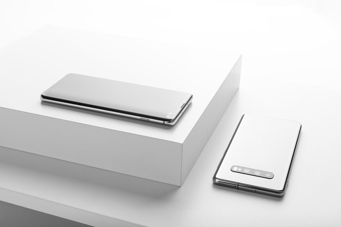 Android Smartphone Mockup Scene 10