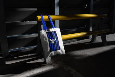 Tote Bag Branding Mockup Scene Raw-01-04