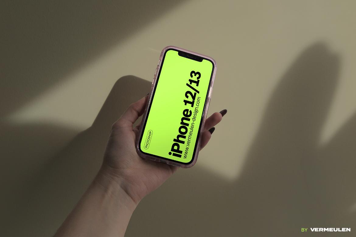 iPhone 12/13 realistic Mockup / W01|03