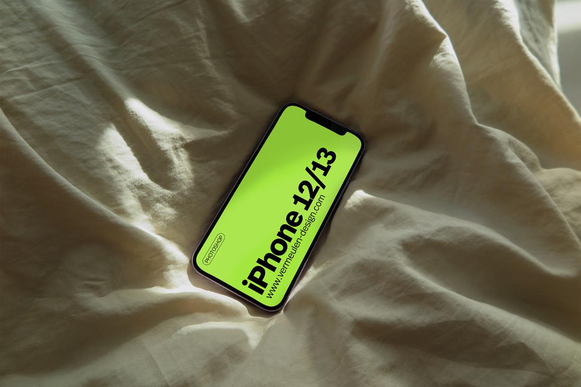 iPhone 12/13 realistic Mockup / W01|01