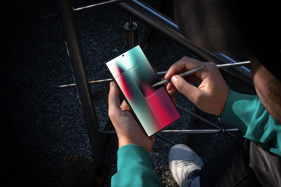 Galaxy S24 Ultra Mockup Scene Raw-05