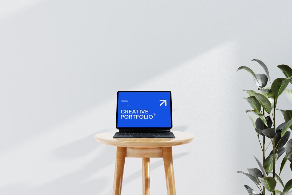 Presentation Tablet Mockup