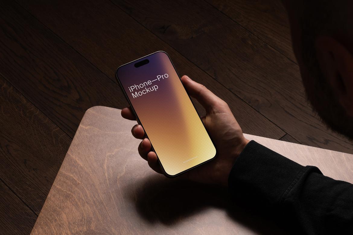 iPhone Pro Mockup / Oak Series 03
