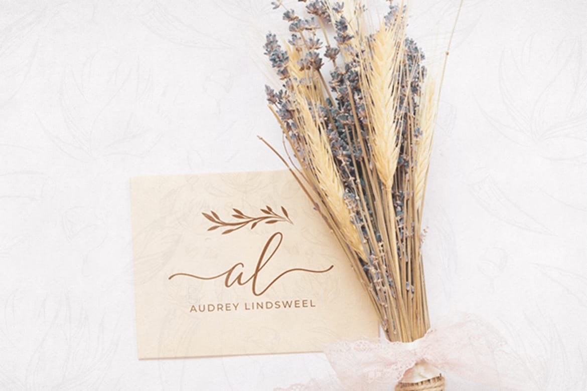 Sharland Luxury Script Font