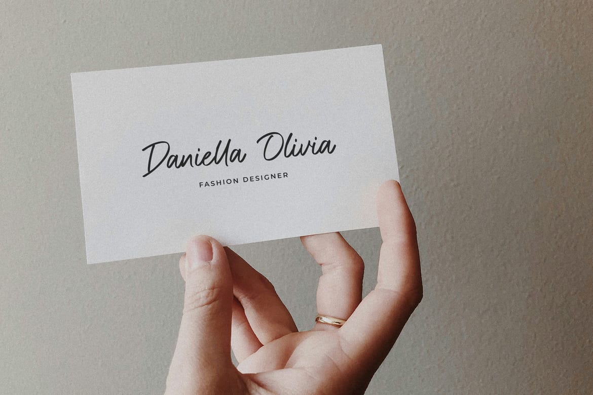 Royal Wisdom  Modern Script Font