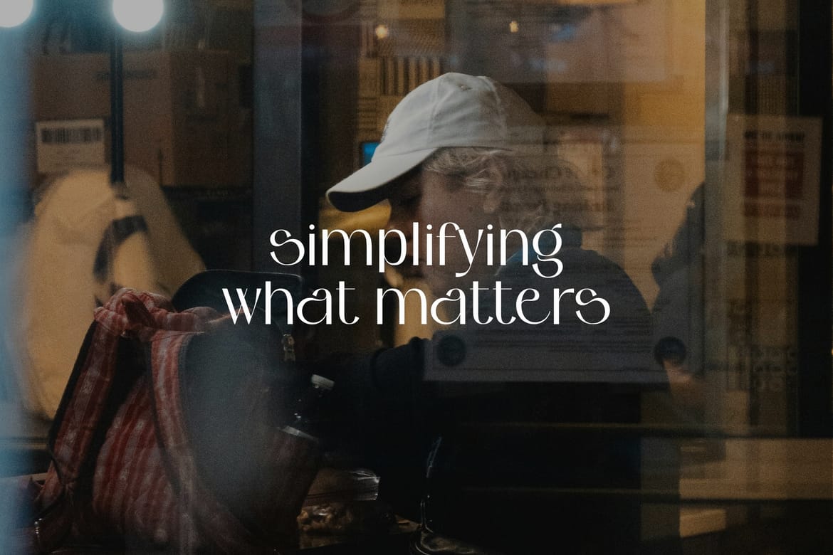 Bostaire Luxury Sans Serif Font